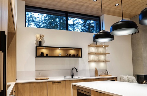 Blueberry Hill Ski Chalet | Brand New Modern Chalet Close to Village, Lifts, Lake, Golf Course, Valley Trail