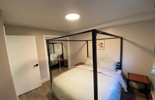 Southwest Edmonton House | Brand New Modern Flat 2br1ba Whyte And University