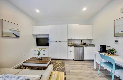 Downtown Oakland Apartment | Brand New Studio Near Downtown