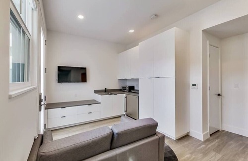 West Oakland Apartment | Brand New Stylish Studio Suite