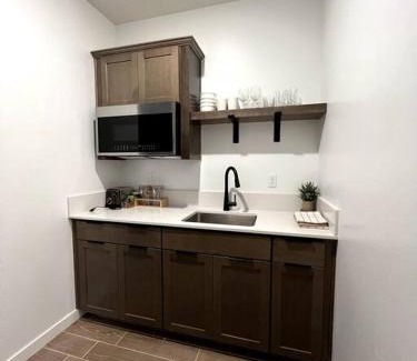 Pumpkin Center Apartment | Brand New, Upscale 1BR 1BA Studio
