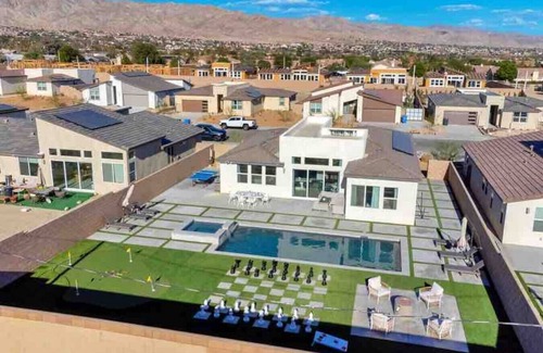 Desert Hot Springs House | Bravik`s Escape 12633 Sylvanus Dr DHS