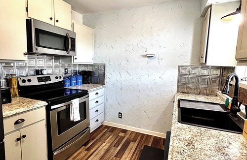 Dennis House | Brazos Porch Hideaway