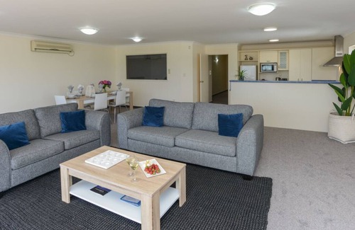 Bluff Hill House | BREAKWATER APARTMENT FIVE - NAPIER HOLIDAY HOME in Ahuriri