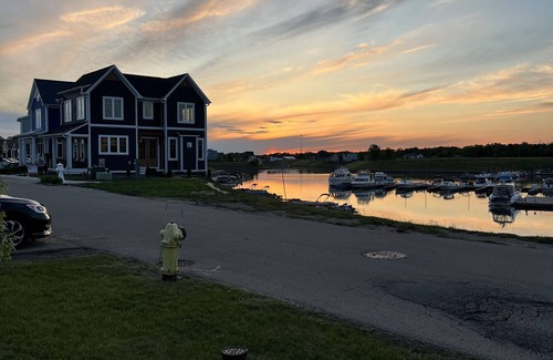 Ottawa House | Breathtaking Brand New 3-Bedroom2.5 bath Waterfront Home. Sleeps 6