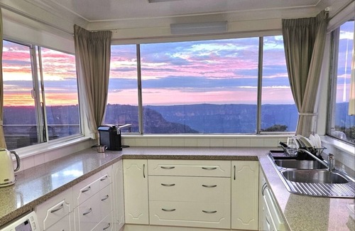 Katoomba House | Breathtaking Escarpment Views nr Echo Pt