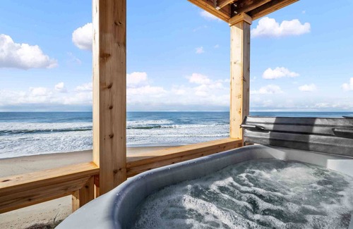 Logsden House | Breathtaking Ocean Front Views, Hot Tub, Fireplace, Deck, Steps from Sandy Beach, Pet Friendly