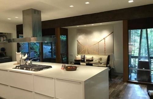 Woodacre House | Breathtaking Retreat in the Redwoods + Master Suite-3BR/2.5BA -MID-WEEK SPECIAL