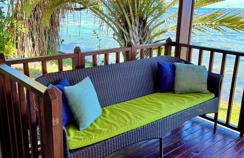 Paea House | Breathtaking Sunsets: Cozy Bungalow on the Lagoon, private getaway