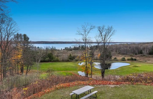 Kewadin House | 🍁 Breathtaking Torch Lake View Condo | Sunrise + Golf ➠ 741