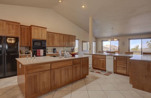 Highland Pines House | Breathtaking Treetop 5600 Square Foot Mountainside Lodge
