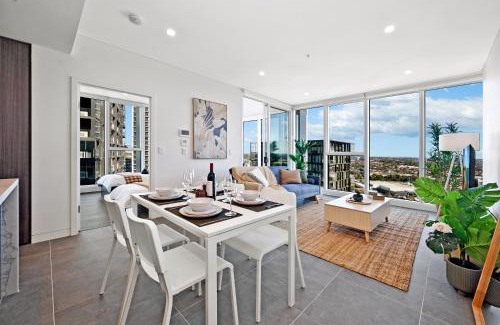 Lidcombe Apartment | Breathtaking Views Modern 2BR Pool, Parking, Gym