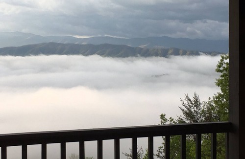 Sevierville Cabin | Breathtaking Views of Smoky Mts, Minutes from Gatlinburg, 10% off 7+ day stay