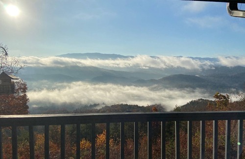 Sevierville Cabin | Breathtaking Views of Smoky Mts, Minutes from Gatlinburg, 10% off 7+ day stay