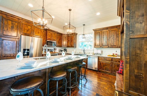 Broken Bow Cabin | Breathtaking views, rare find!