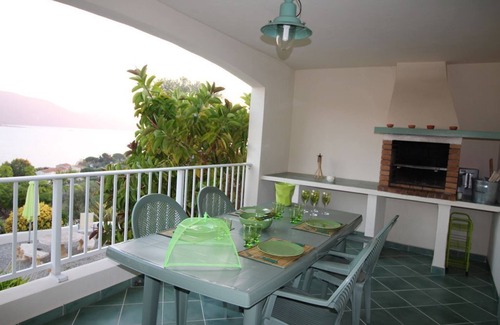 Tiuccia Apartment | BREATHTAKING VIEWS. Splendid large green T2 upstairs, very quiet