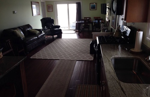 Henderson Cottage | Breathtaking views- Updated 3-Bedroom Cottage Lake Ontario sunrise to sunset