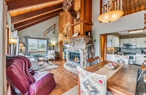 Huron Heights House | Breck Mountain Retreat w/2 Decks & Stunning Views