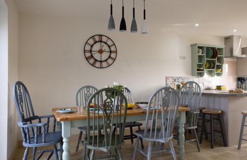 Llandovery Apartment | Brecon Beacons Cottage with Stunning Country Views