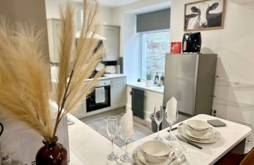 Pontsticill House | Brecon Beacons Cottage with Cinema Room, Sleeps 5