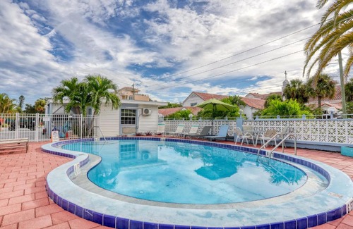 Bay Esplanade Hotel | Breezeway Bungalows
