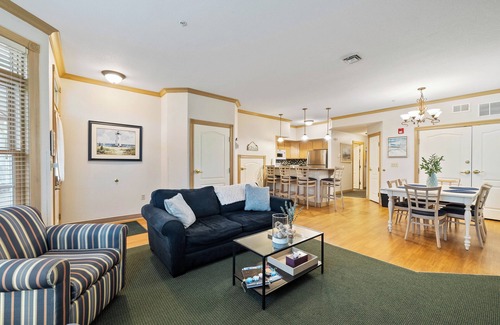 Sheboygan Condo | Breezy Beach - Villa 75 Steps from Lake Michigan