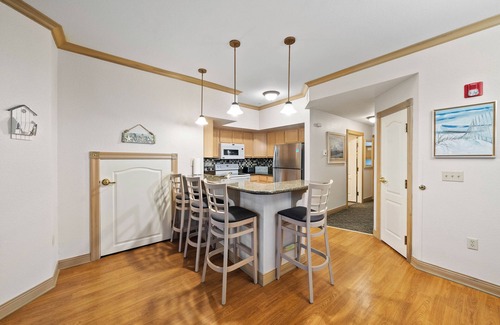 Sheboygan Condo | Breezy Beach - Villa 75 Steps from Lake Michigan