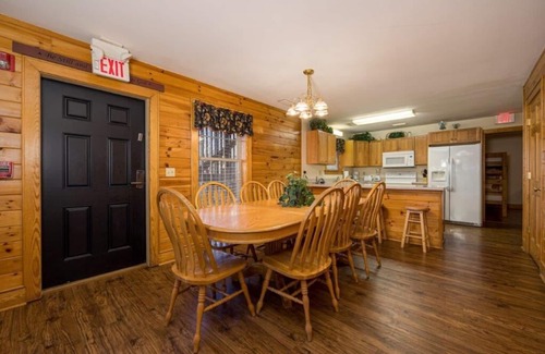 Pigeon Forge Condo | Briarstone Lodge Condo 13F - Three Bedroom Condo