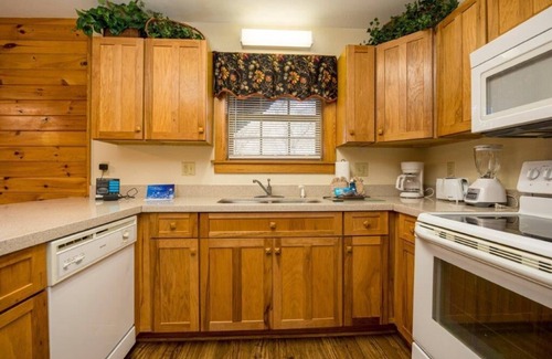 Pigeon Forge Condo | Briarstone Lodge Condo 13F - Three Bedroom Condo