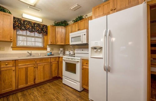 Pigeon Forge Condo | Briarstone Lodge Condo 13F - Three Bedroom Condo