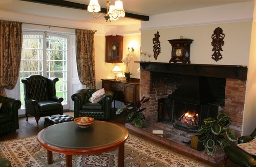 Britford Villa | Bridge Farmhouse - Eight En suite bedrooms