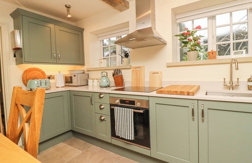 Harrogate Cottage | BRIDGE HOUSE COTTAGE, pet friendly, with open fire in Harrogate