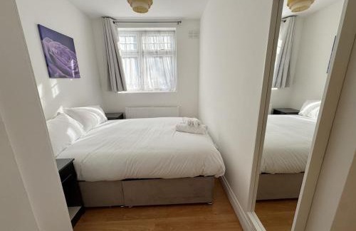 Hanger Hill Apartment | Bright 2BR Flat in West London with Outdoor Space