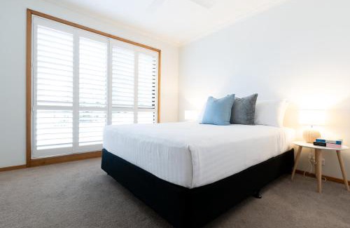 West Launceston House | Bright and Beautiful Near the Gorge with Parking