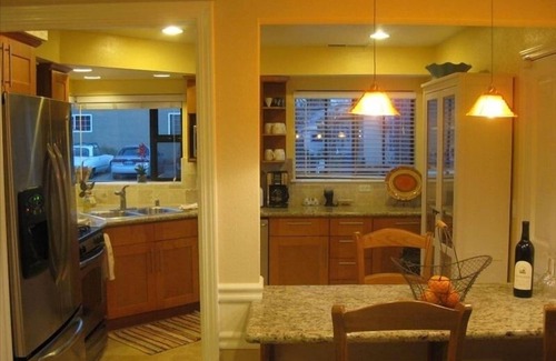 Eastside Santa Cruz House | Bright and Colorful - Family Friendly! Short walk to the Best Beaches in Town!