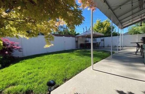 South Salt Lake Apartment | Bright and Comfy 2 Bedroom in Salt Lake
