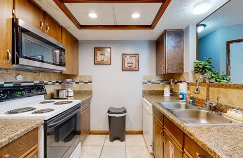 Arlington Condo | Bright and cozy condo with central AC, enclosed yard, & free wifi