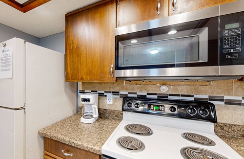 Arlington Condo | Bright and cozy condo with central AC, enclosed yard, & free wifi