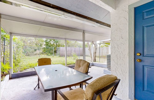 Arlington Condo | Bright and cozy condo with central AC, enclosed yard, & free wifi