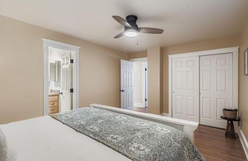 Castlewood House | Bright and Cozy Ranch Style House Centennial