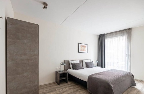 Haarlemmerbuurt Apartment | Bright and modern two bedroom apartment with canal view. Free Wi-Fi