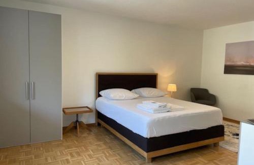 Hochschulen Apartment | Bright and practical Studio - Art 16