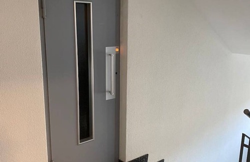 Hirslanden Apartment | Bright and quiet studio in the city center (Sky1)