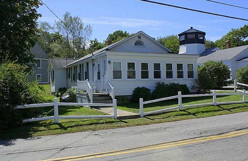 Biddeford Cottage | Bright and Spacious Hills Beach cottage