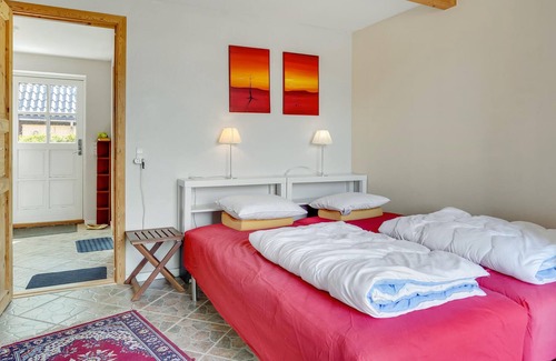 Reersø Apartment | Bright apartment located in a quiet area, close to the sandy beach.