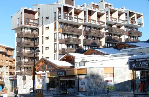 Val Claret Apartment | Bright Apartment · Near Ski Slopes & Shops · Balconies