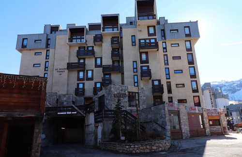 Val Claret Apartment | Bright Apartment · Near Ski Slopes & Shops · Balconies