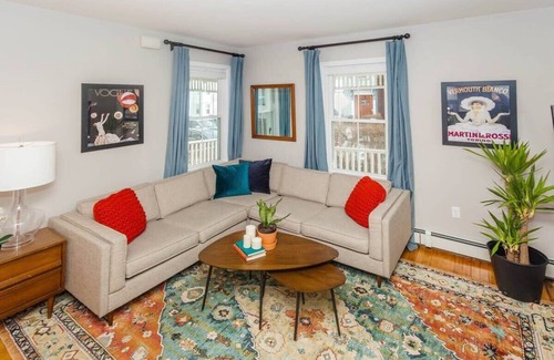 Dorchester House | Bright Boston House | near T
