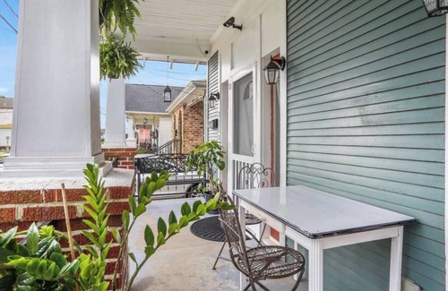 Bayou St. John House | Bright by the Bayou - Cowboy Pool Yard | Parks, Cowboy Pool | Fenced Yard | Pets Allowed | Dog Park