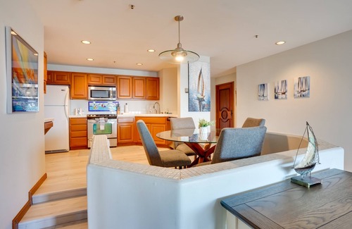Avalon Condo | Bright Catalina Island Condo w/Ocean Views!